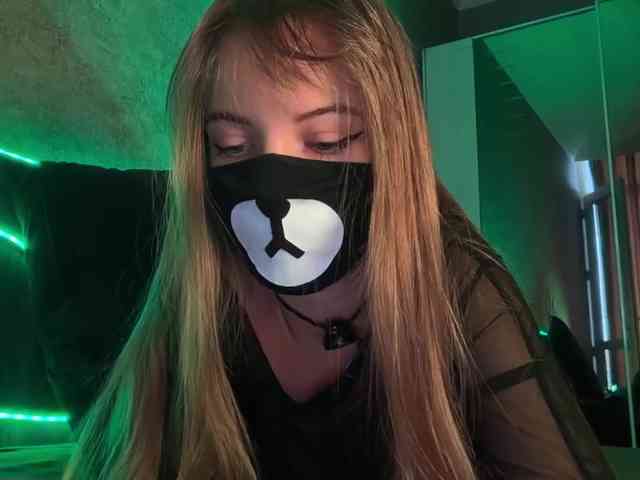 -Summer- Sex Cam Show