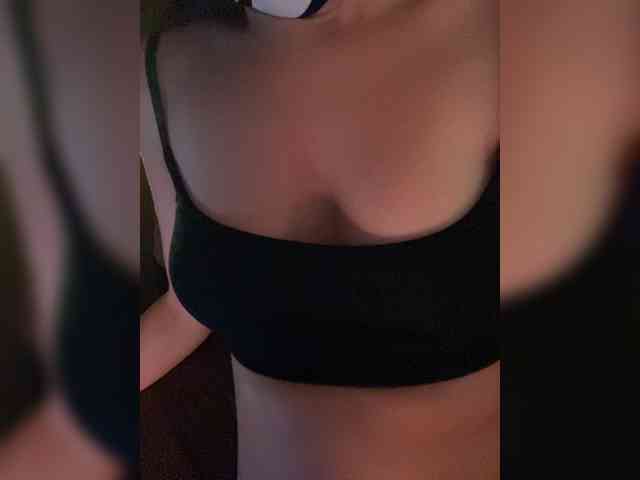 -Summer- Sex Cam Show
