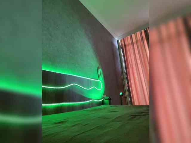 -Summer- Sex Cam Show