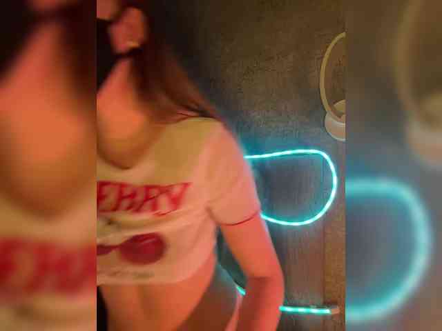 -Summer- Sex Cam Show