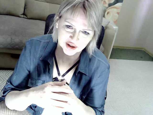 frau-martha's BongaCams show and profile