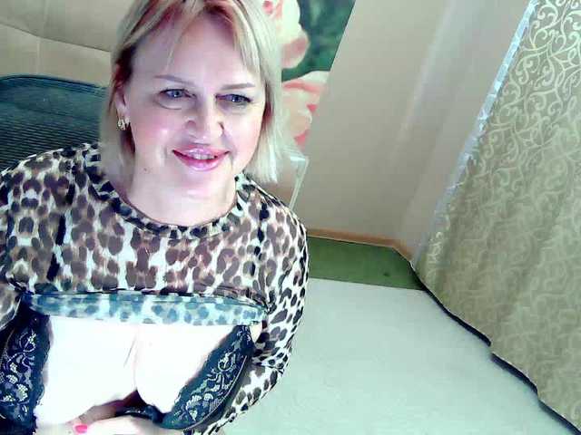 frau-martha live cam on BongaCams