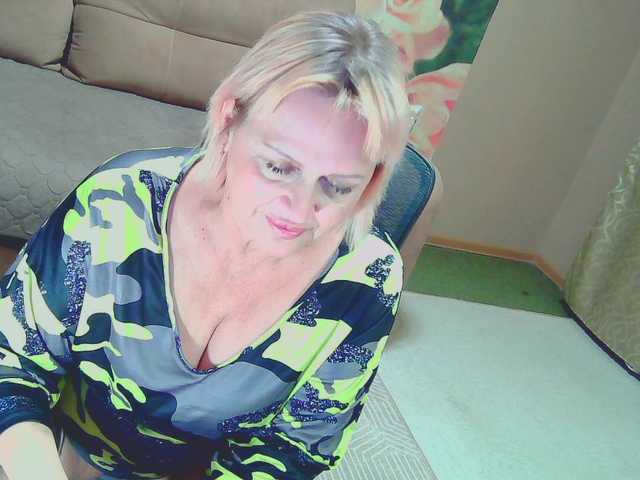 frau-martha live cam on BongaCams