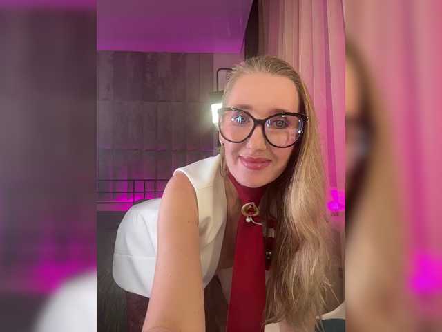 FreyaGreen live cam preview