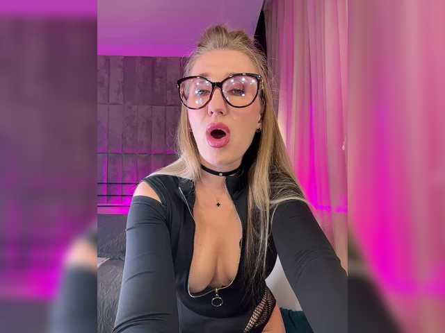 FreyaGreen live cam on BongaCams