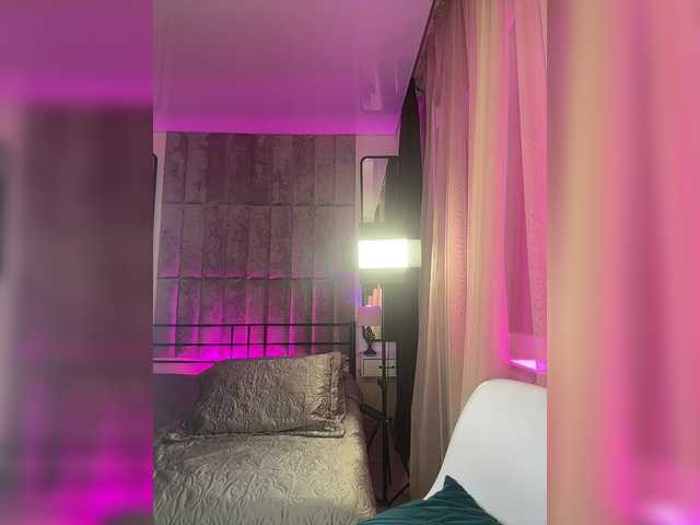 FreyaGreen live cam preview