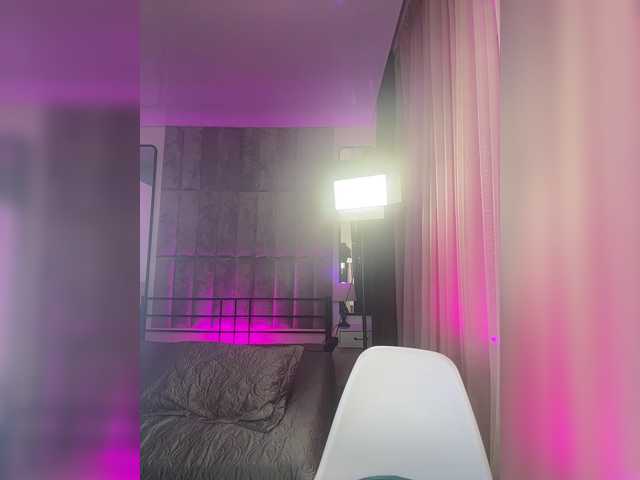 FreyaGreen live cam preview