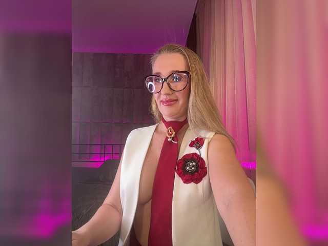 FreyaGreen live cam preview