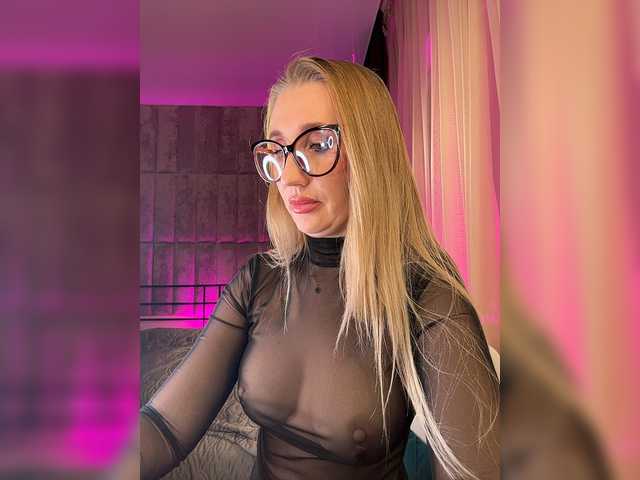 FreyaGreen — live female cam