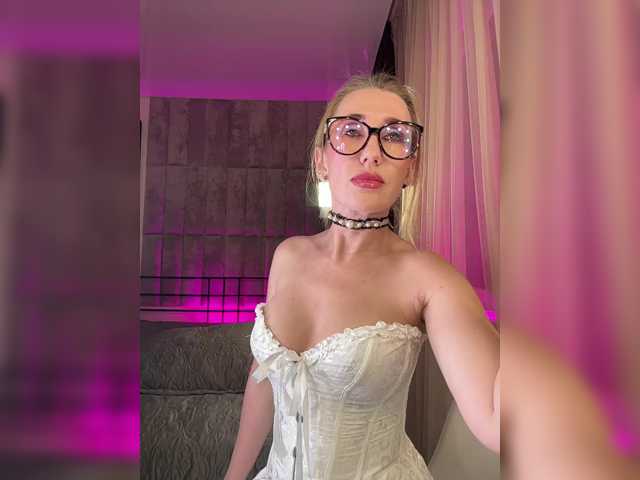 FreyaGreen live cam on BongaCams