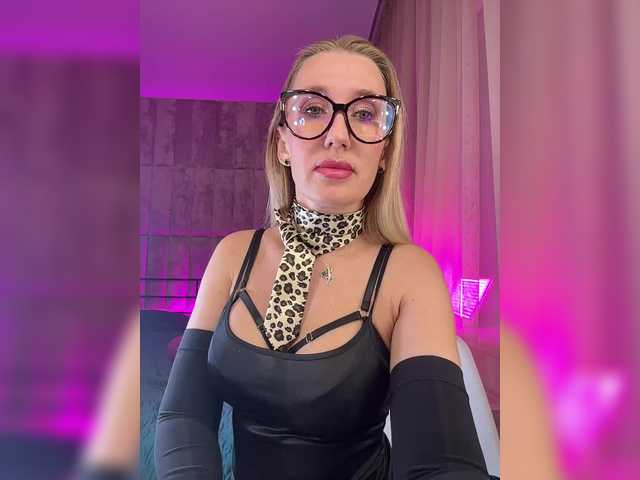 FreyaGreen's BongaCams show and profile