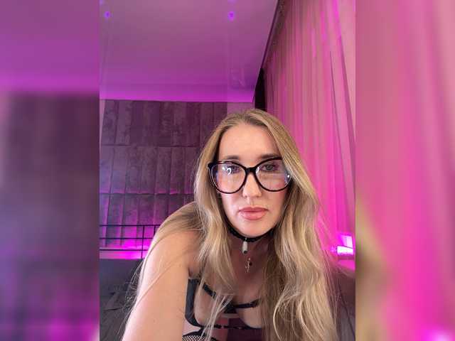 FreyaGreen live cam on BongaCams