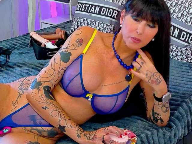 Shan1302 live cam on BongaCams