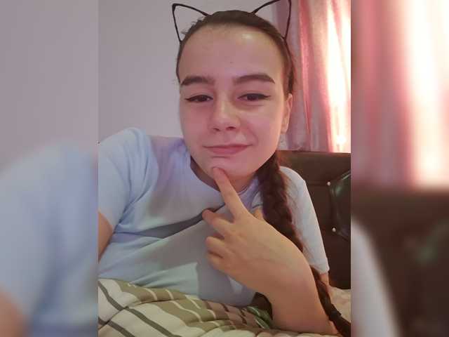 Lona-S, live now on BongaCams