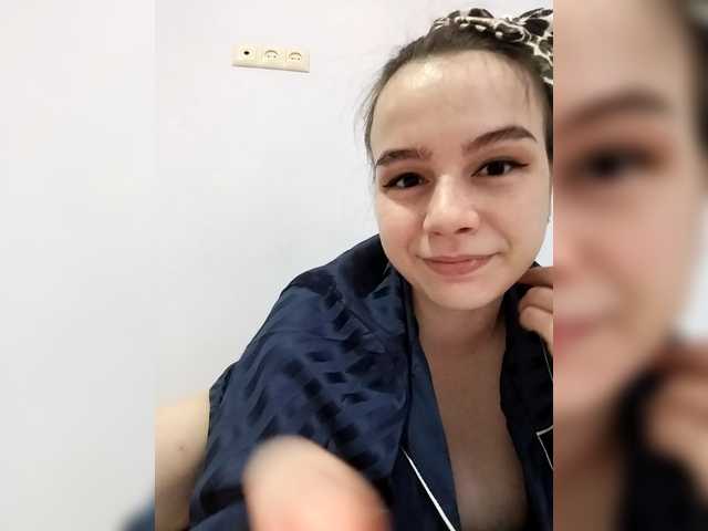 Lona-S's BongaCams show and profile