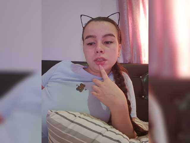 Lona-S, live now on BongaCams