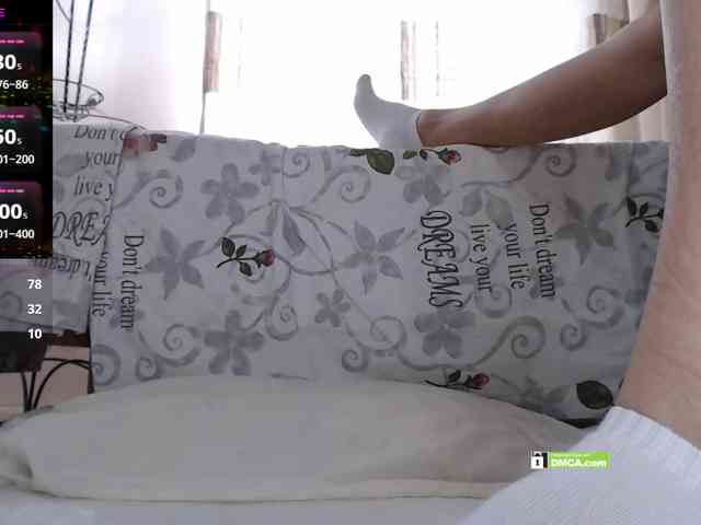 Angelina-1-7 webcam