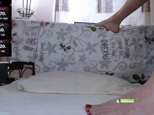 Angelina-1-7 webcam