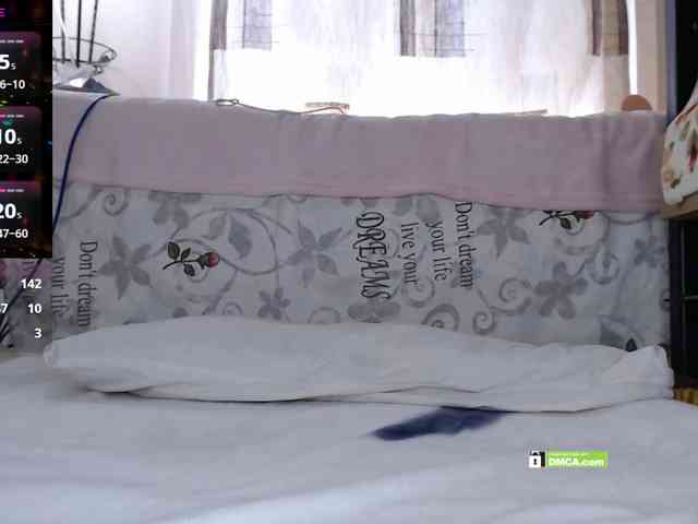 Angelina-1-7 webcam