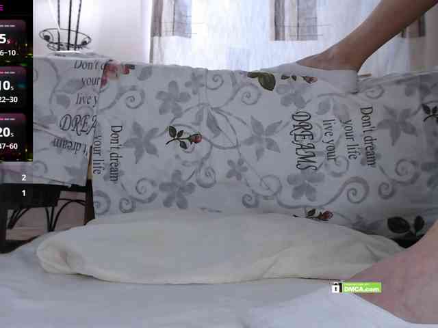 Angelina-1-7 webcam