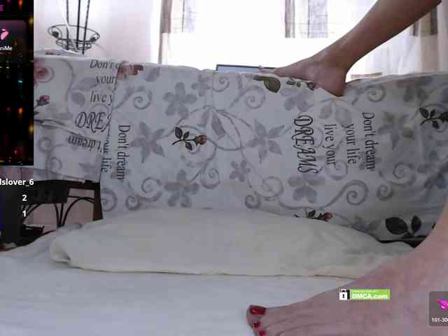 Angelina-1-7 webcam