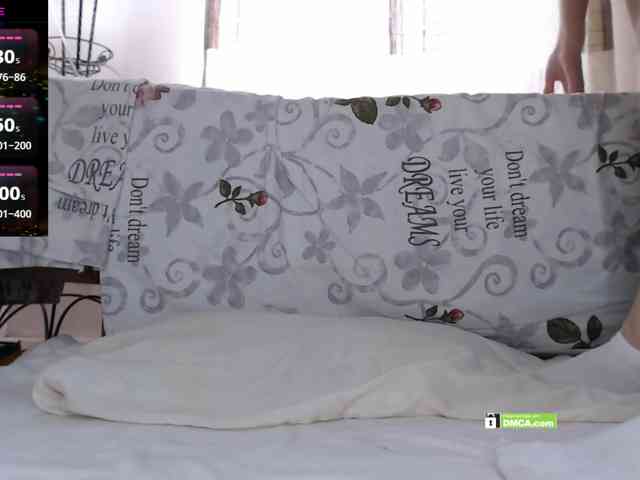 Angelina-1-7 webcam