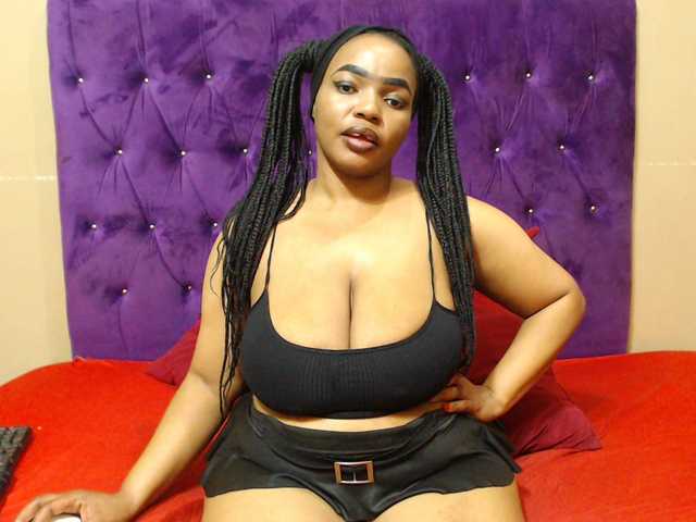 sexyeboncurvy live cam on BongaCams