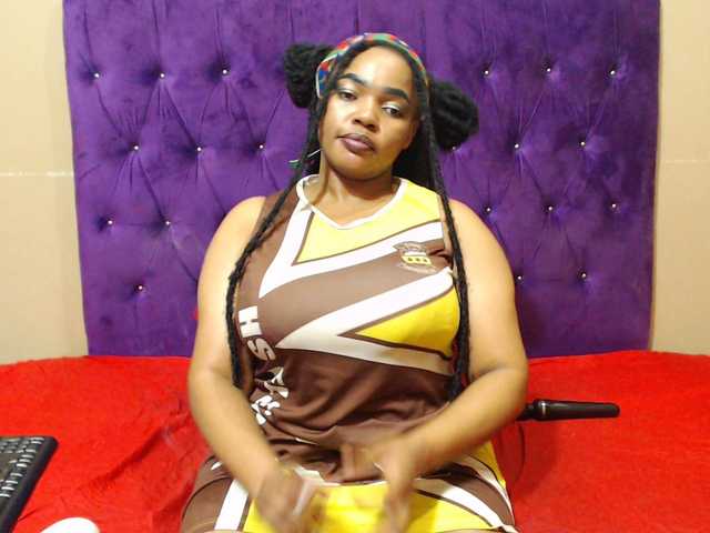 sexyeboncurvy live cam on BongaCams