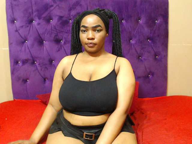 sexyeboncurvy live webcam show