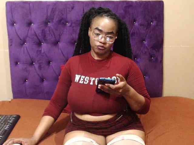 sexyeboncurvy webcam