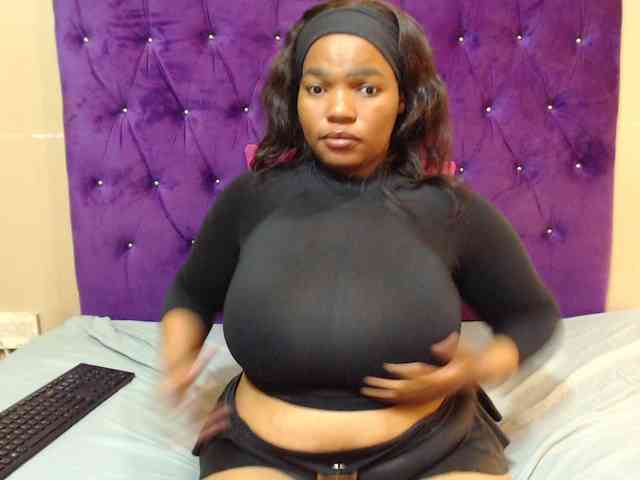 sexyeboncurvy webcam