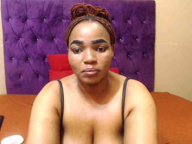 sexyeboncurvy webcam