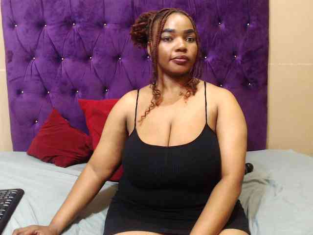 sexyeboncurvy webcam