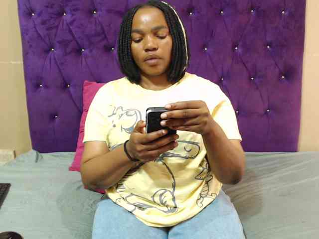 sexyeboncurvy webcam