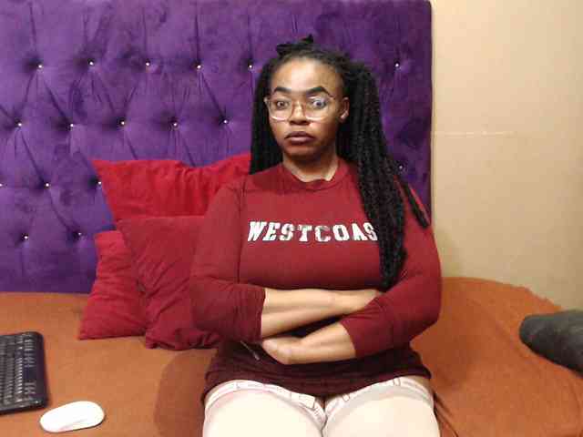 sexyeboncurvy webcam