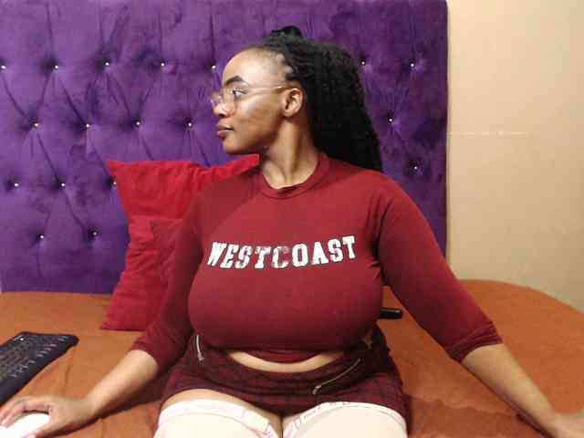 sexyeboncurvy webcam