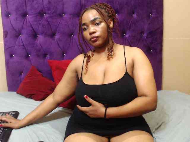 sexyeboncurvy webcam