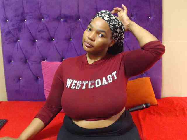 sexyeboncurvy webcam