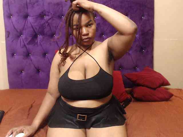 sexyeboncurvy webcam