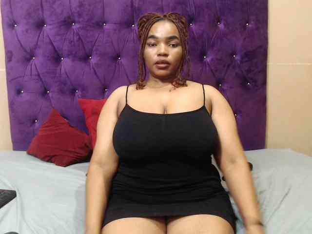 sexyeboncurvy webcam