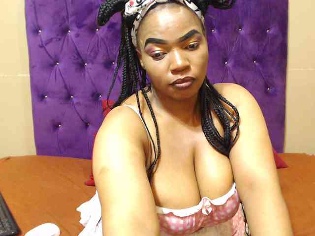 Modèle: sexyeboncurvy