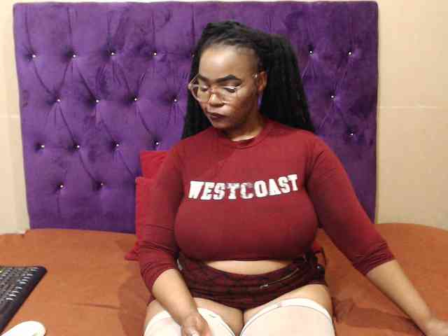 sexyeboncurvy webcam