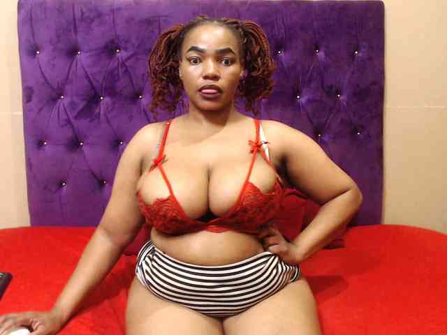 sexyeboncurvy webcam