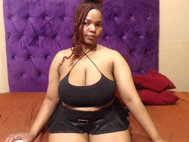 sexyeboncurvy webcam