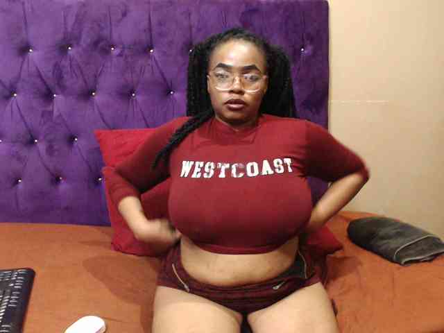 sexyeboncurvy webcam