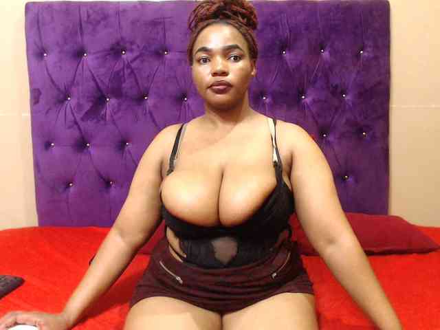 sexyeboncurvy webcam