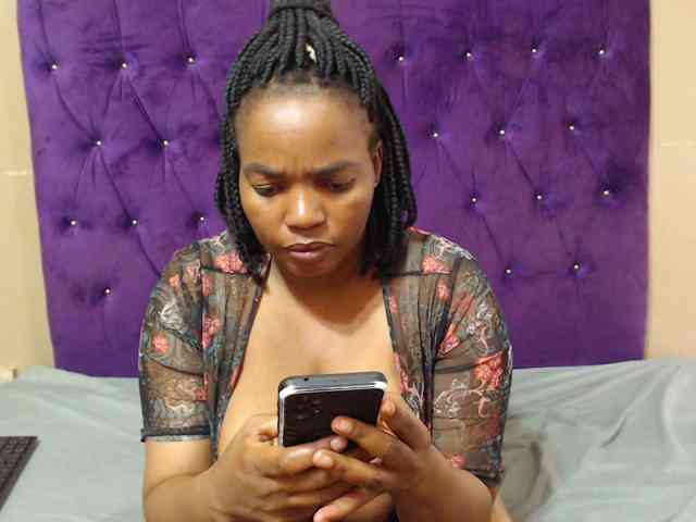 sexyeboncurvy webcam