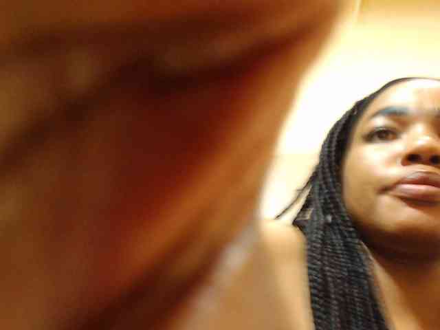 sexyeboncurvy webcam