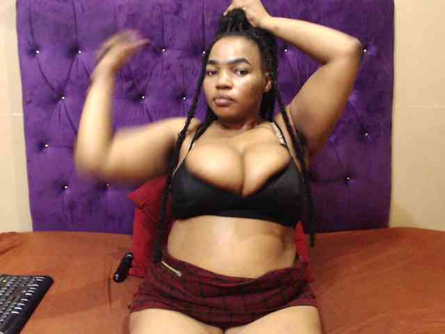 sexyeboncurvy webcam