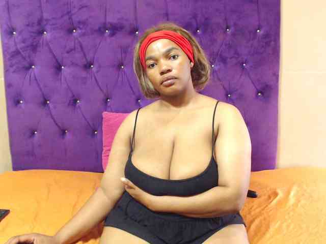 Modèle: sexyeboncurvy